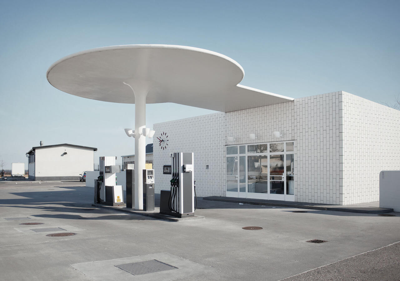 Arne Jacobsen_ Petrol Station_ Skovshoved_ DK_Giuseppe Micciche_01 .jpg